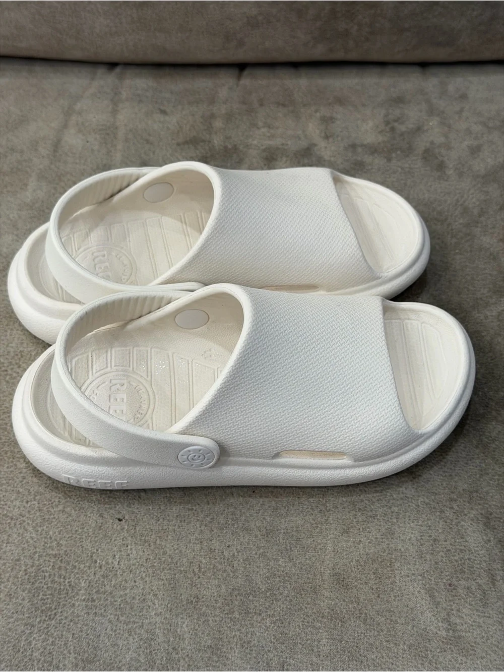 REEF Kids White Slingback Slide Sandals Size 11 EU 28 Beach Pool Shoes
